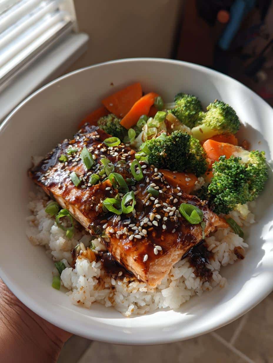 teriyaki glazed salmon bowl - detail 1